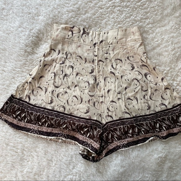 H&M High Waisted Flowy Shorts Size 2 - Picture 3 of 9